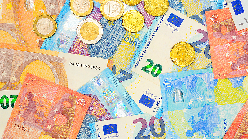 EUR/USD rebounds as eurozone recovery gathers pace, but Fed minutes show a willingness to raise interest rates further